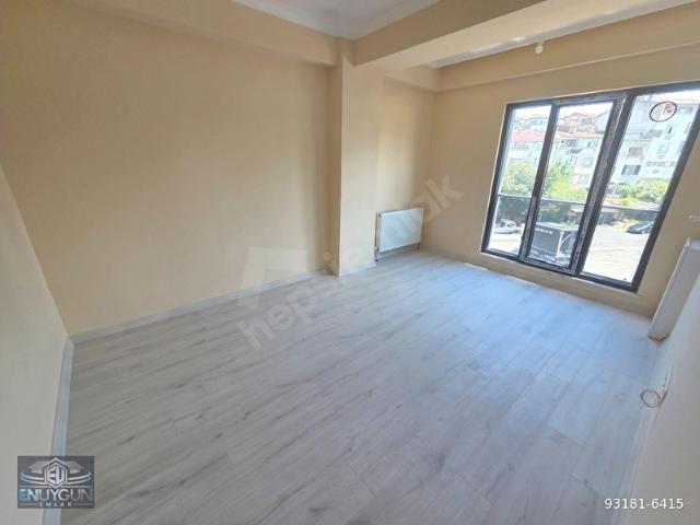 ÖRNEK MERKEZDE SIFIR BİNADA ÇİFT GİRİŞLİ ÖNÜ AÇIK TERASLI DUBLEKS DAİR 3+1