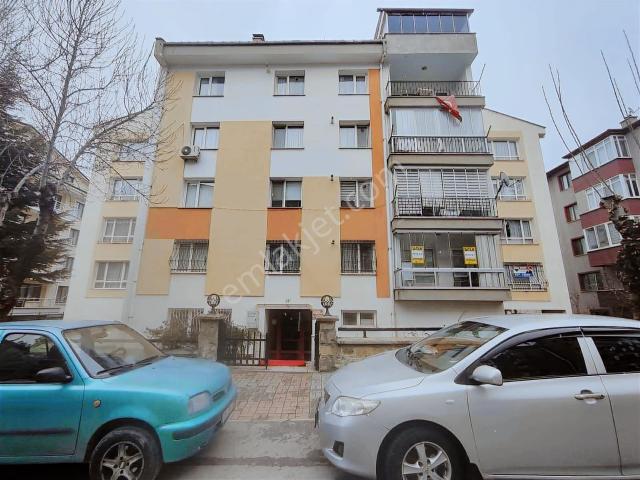 Örnekevler Mah.'de Park okul market Yakın Geniş 3+1 Daire