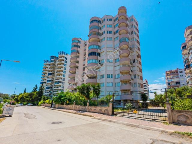 Örnekköy'de Deniz Manzaralı Eşyalı Arakat 3+1 Daire