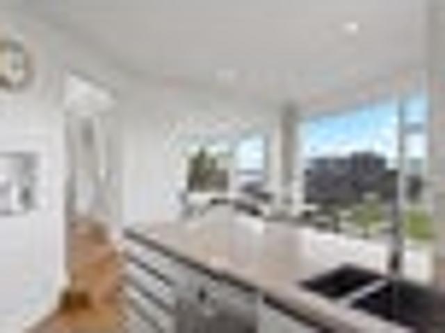 Orakei, 3 bedrooms, $1700 pw