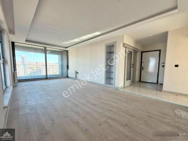 Oran'ın İncisi Crystal Tower Vadi'de 3+1 Manzara Cepheli Daire