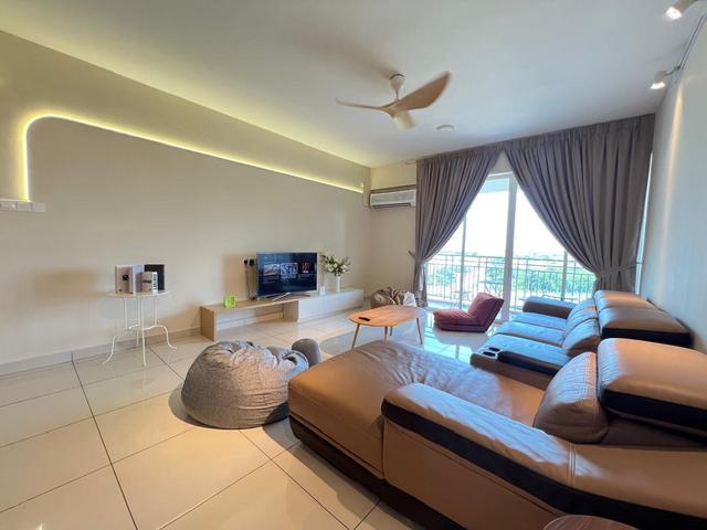 Orange 3 Butterworth sea view condo