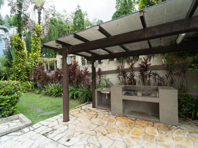 Orange Regency Condominium For Rent, $8,000, 4 Bed 3 Bath 1,776 sqft $4.50 psf