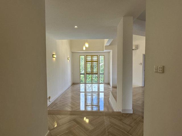 Orange Regency D10, Apartment