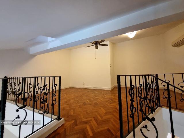 Orange Regency D10, Apartment