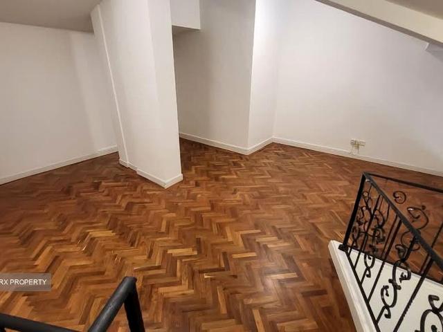 Orange Regency D10, Apartment