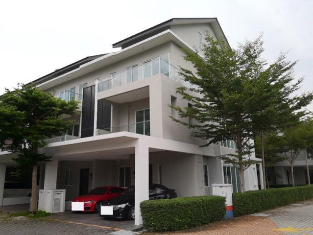 Orange Villa Corner Lot with Empty land