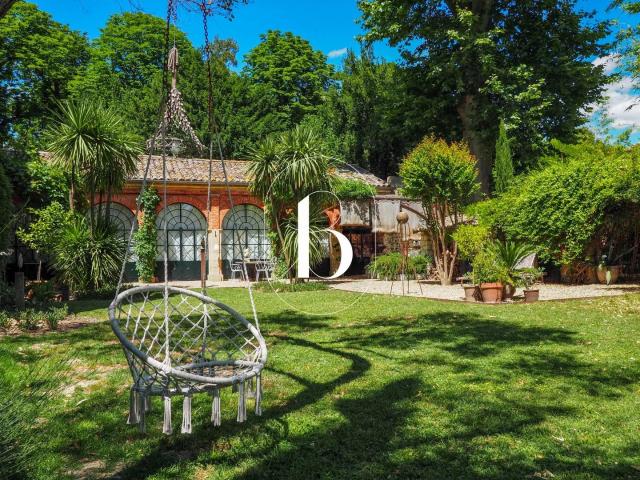 Orangerie au coeur d'un parc à proximité d'Uzès