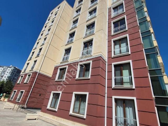 Oran'da Güvenlikli Sitede, Doğanın İçerisinde Satılık Boş 3+1