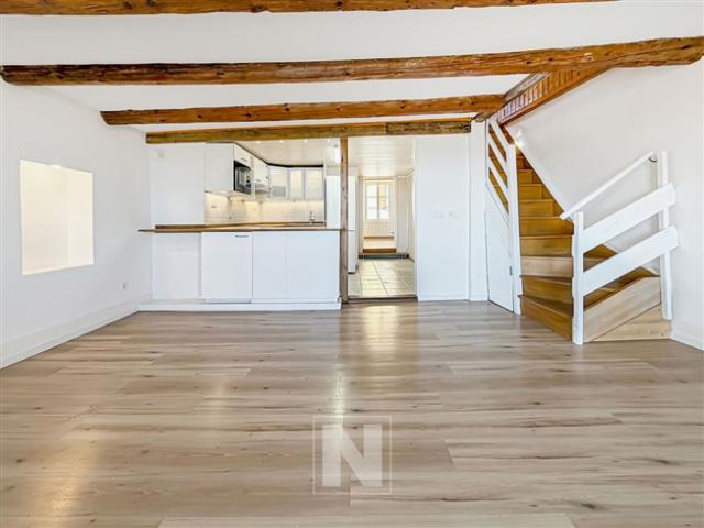 Orbe, ein Doppelhaushaus von etwa 215 m², bestehend aus zwei Wohnhäusern