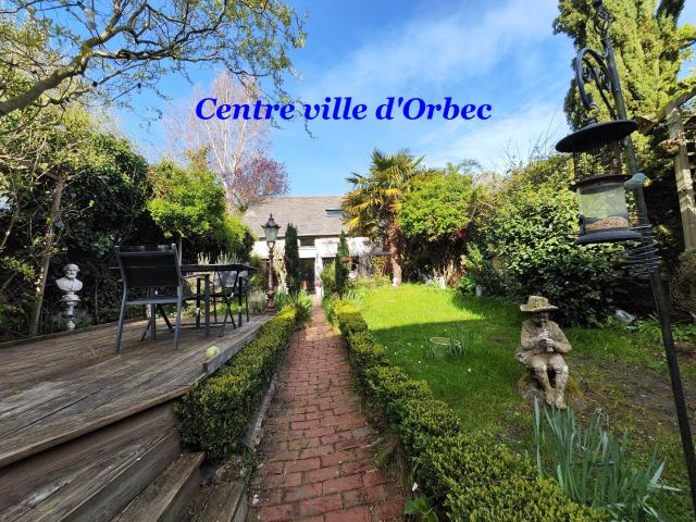Orbec Centre ville Charmante maison avec jardin paysagé et dépendance