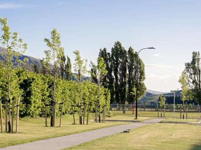 Orchard Park, Wanaka