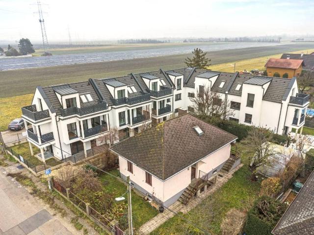 ORCHIDEENWEG + in Neu Eßling Modernes REIHENHAUS