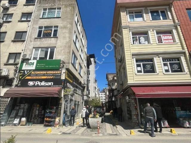 Ordu Merkezde Orta Caminin Karşısında 4katlı Komple Satılık Bina