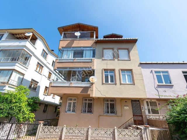 Ordu Akyazı Mah. 260 M² Arsa İçinde Satılık 4 Katlı Bahçeli Bina