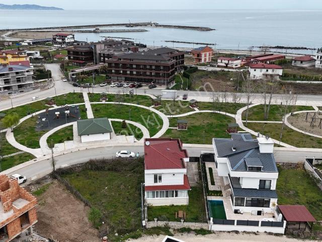 Ordu Cumhuriyet De Deniz Manzaralı 2 Katlı Villa