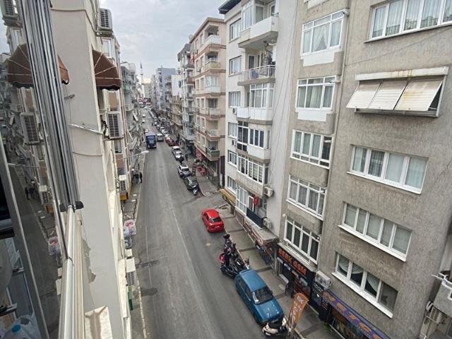 Ordu Caddesi Üzerinde 2+1 Arakat Masrafsız Bakımlı Doğalgazlı Yeşilyurtta Satılık Daire