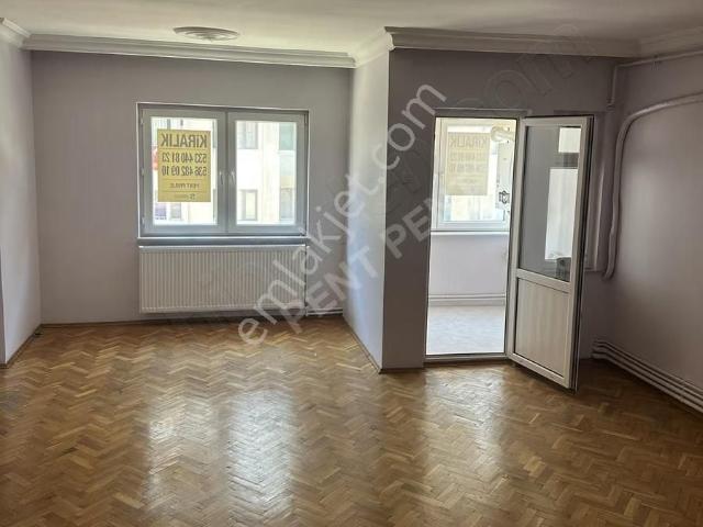 Ordu Caddesi'nde Kiralık Ara Kat 2+1 Daire