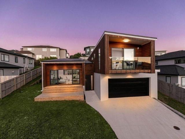 Orewa 4 bedroom Modern Home