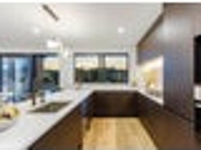 Orewa, 5 bedrooms, $998 pw