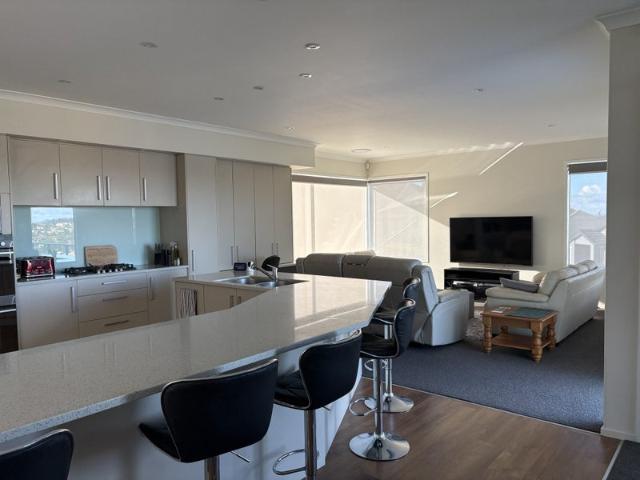 orewa, 5 bedrooms