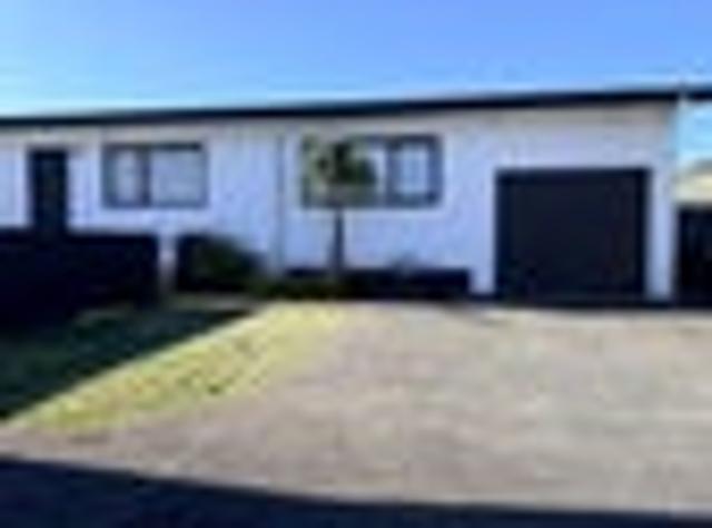 Orewa, 3 bedrooms, $720 pw