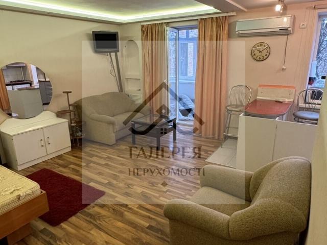 Оренда однокімнатної квартири студії в центрі міста код 111 962