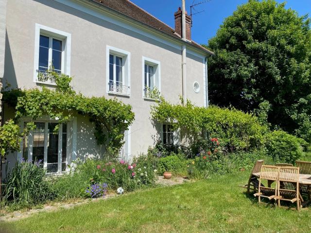 ORGEVAL CHARMANTE MAISON MEUBLEE