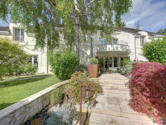 Orgeval propriété contemporaine 6 chambres piscine intérieur. 363m² Orgeval