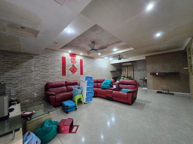 Original unit for sale in Kulai Kemboja a predominantly Chinese area