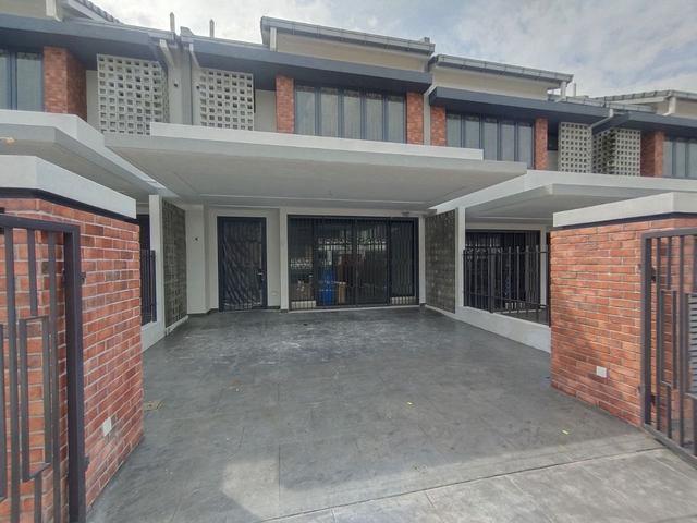 ORIGINAL CONDITION Double Storey ELMINA GREEN 4 Shah Alam
