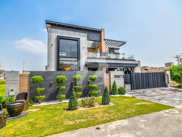 Original Pictures Unfurnished Luxury House DHA Very Hot Location Near TO Park And Market