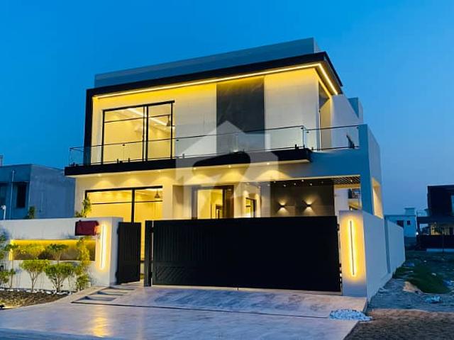 Original Pic 10 Marla Ultra Modern House For Sale In DHA LAhore