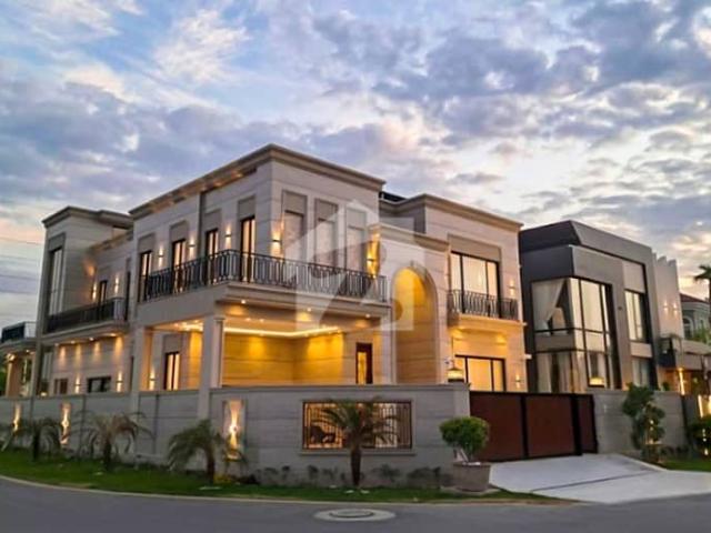 Original pics corner proper double unit house for sale near park
