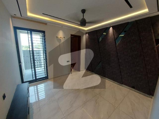 Orignal pictures 10 marla luxuary brand new ultra modern house for rent dha phase 7
