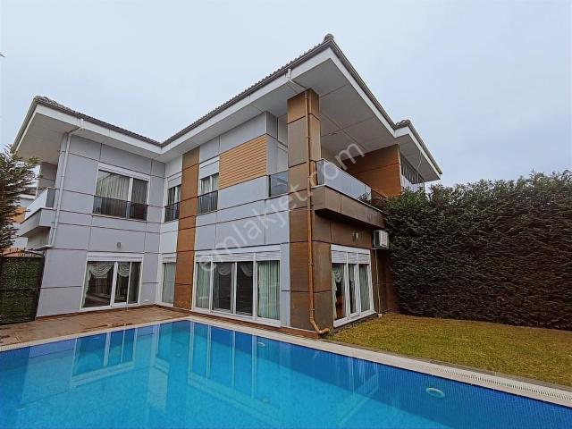 Çorlu Önerler'de Site İçerisinde Müstakil Havuzlu Lüks Villa