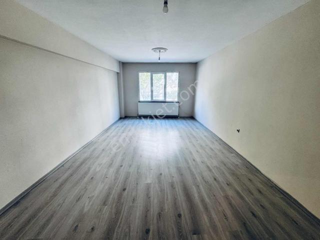 Çorlu Reşadiye Mh Si Güvenç Taksi Civarı Satılık 3+1 Daire