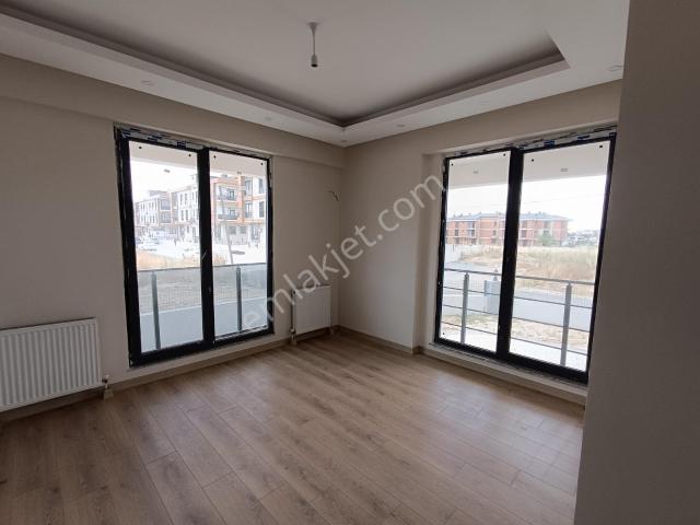 Çorlu Zafer Mh Yüksek Giriş Balkonlu Satılık 2+1 Daire