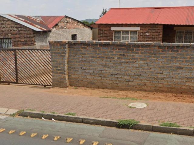 Orlando West house for sale R750k Consists of 2bedrooms