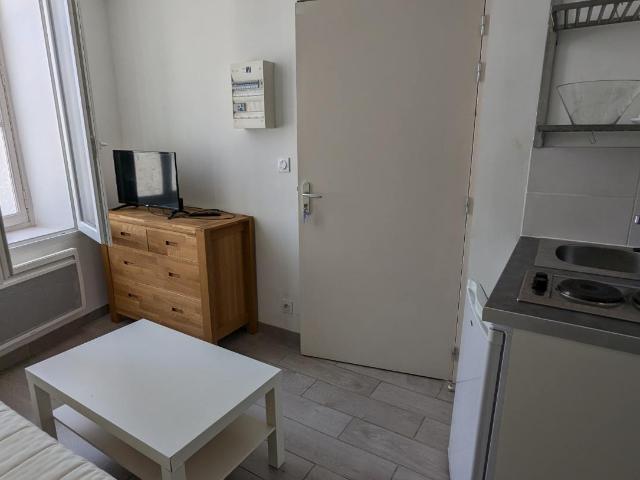 ORLEANS CENTRE STUDIO MEUBLE RDC TOUT COMPRIS Orléans 45000