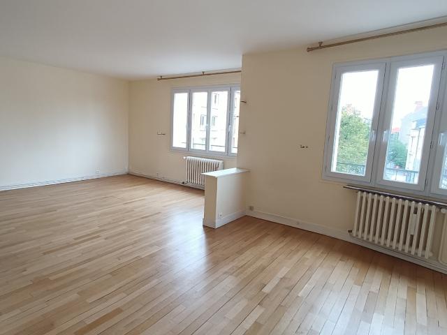 ORLEANS HYPER CENTRE APPARTEMENT T3 AVEC GARAGE 75.85 m²