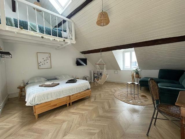 ORLEANS HYPERCENTRE Appartement 1 pièce s 36 m² meublé chauff, eau et fibre inclus