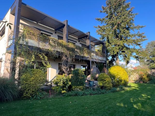 Orléans, St Marc, à vendre, élégante maison d' architecte a toit plat, de 345 m² habitable, Terrain de 873 m²