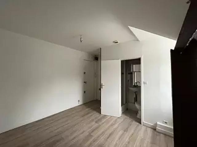 Orléans 45000 Location appartement 1 pièce t1 au dernier étage
