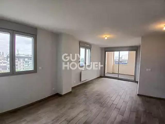 Orléans 45000 Location appartement 3 pièces t3 au dernier étage terrasse