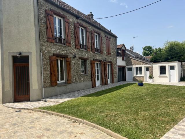 ORPHIN, 8 mn de Rambouillet Belle maison familiale avec dé