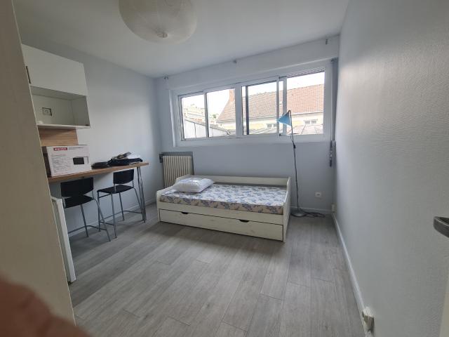 ORSAY CENTRE Studio entièrement rénové de 16,06 m2 À 5 min du RER B Idéal étudiant Paris Saclay