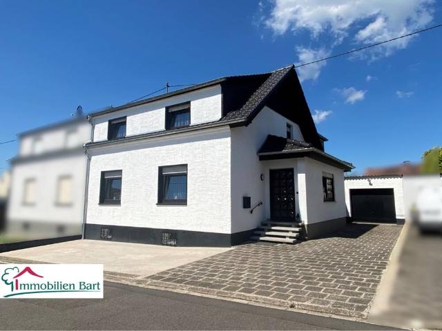 ORSCHOLZ: WOHNHAUS MIT GARTEN UND GARAGE IN TOP LAGE