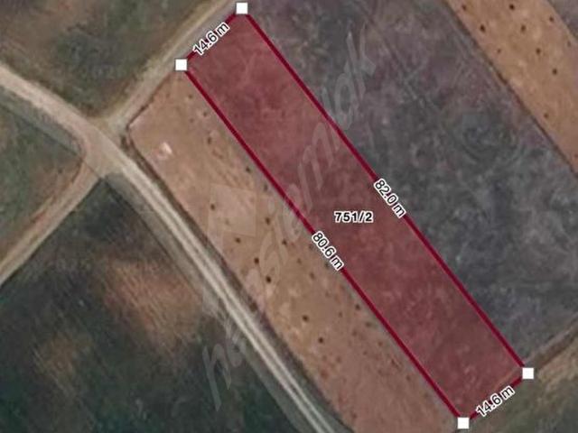 ÖRTÜLÜ MEVKİDE 1150 m2 TARLA