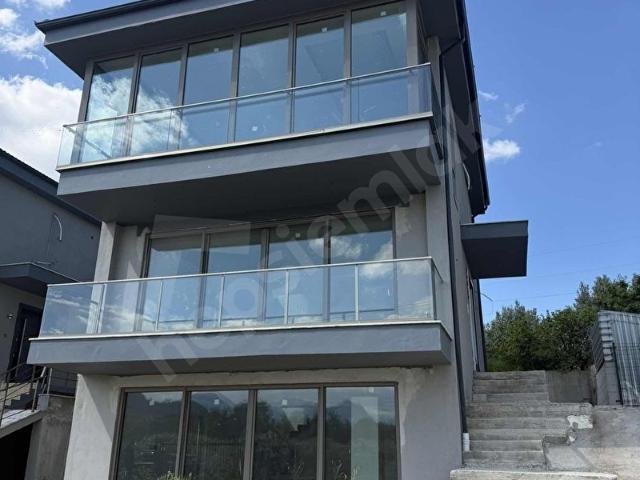 ORTA MAH. 5+1 ASANSÖRLÜ 3 KATLI TRİPLEKS VİLLA
